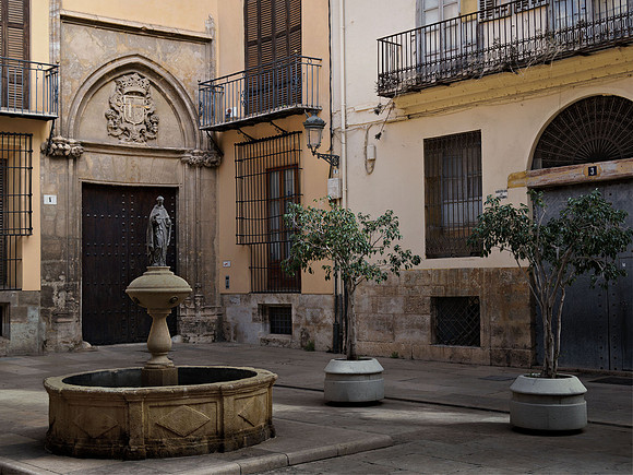 Plaça de Sant Lluís Bertran