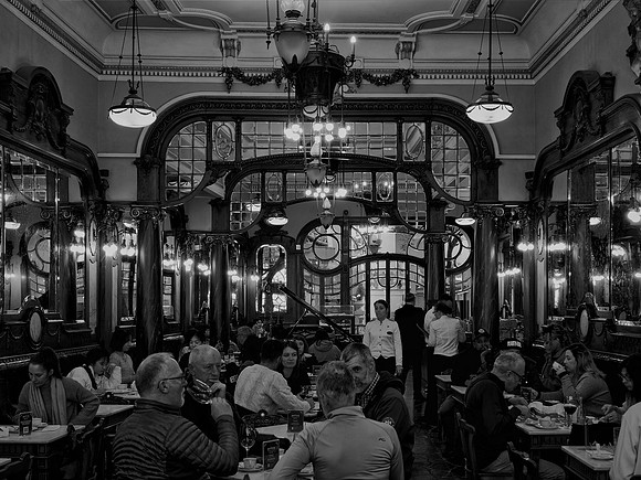 Majestic Café