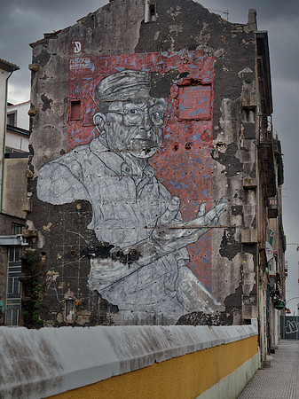 Street art "AN.FI.TRI.ÃO", by Frederico Draw